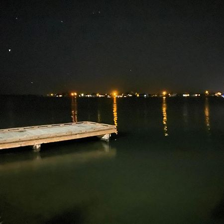 Lakeshore Inn Water Front Мозес-Лейк Екстер'єр фото
