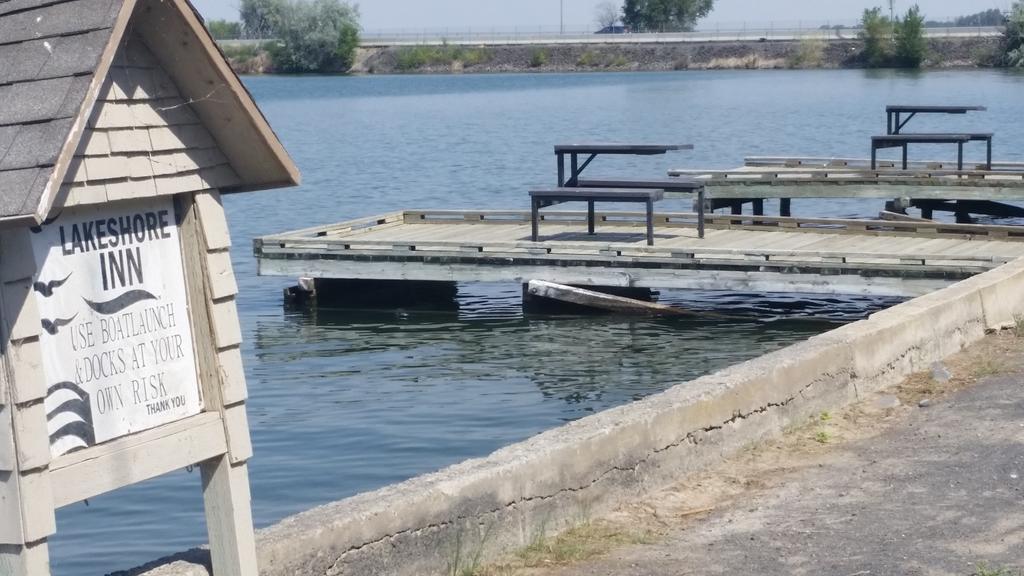 Lakeshore Inn Water Front Мозес-Лейк Екстер'єр фото