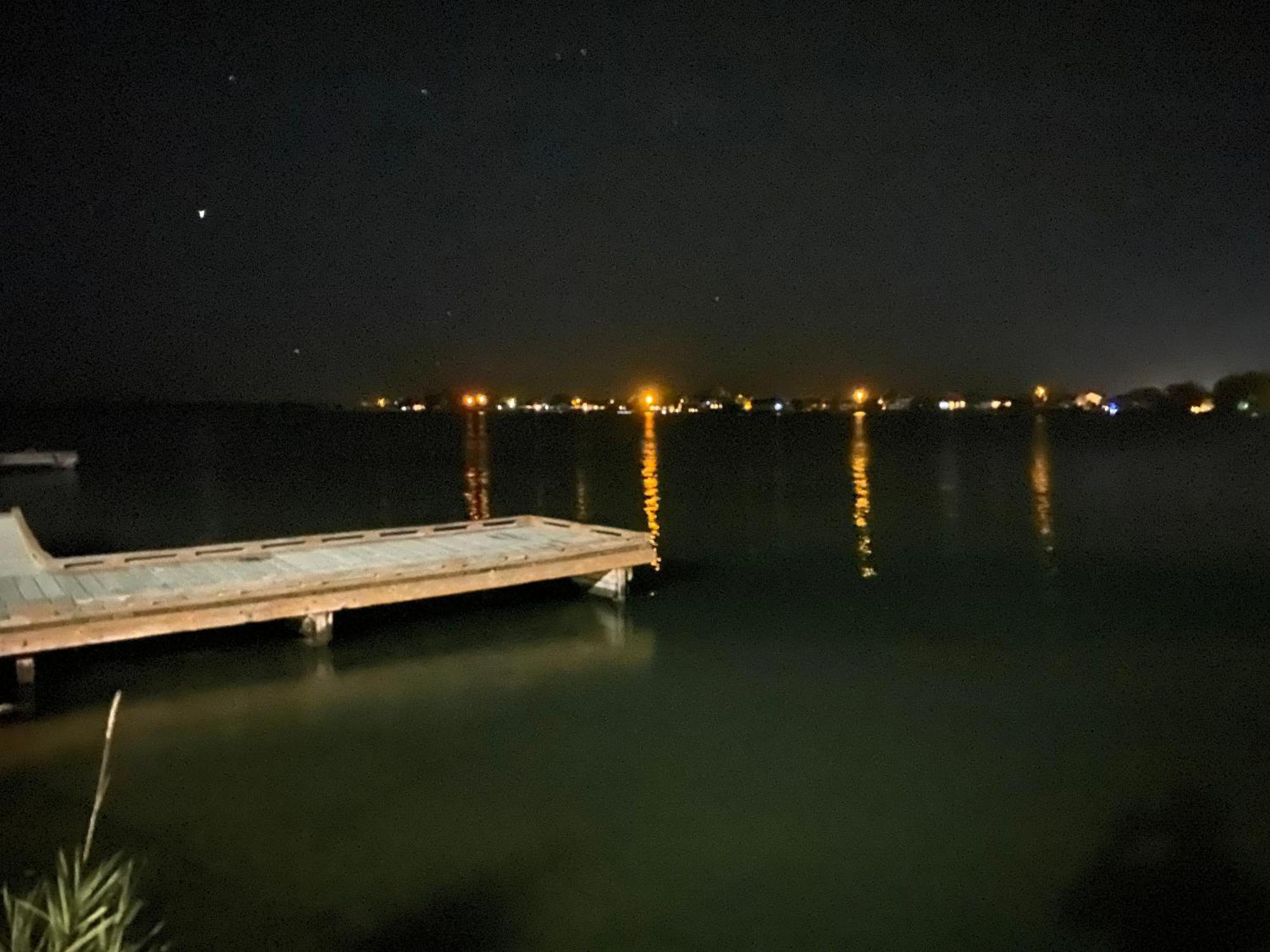 Lakeshore Inn Water Front Мозес-Лейк Екстер'єр фото